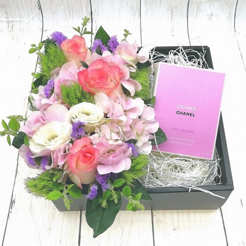 Lace Trim Pot Bouquet